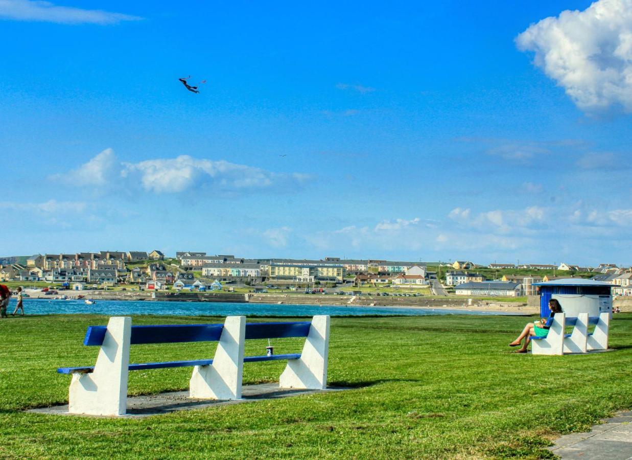 Kilkee Townhouse By Trident Holiday Homes Bagian luar foto